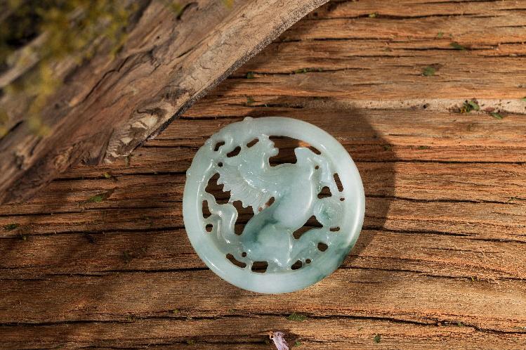 很糯的翡翠值钱吗,翡翠看着冰糯价格低怎么回事