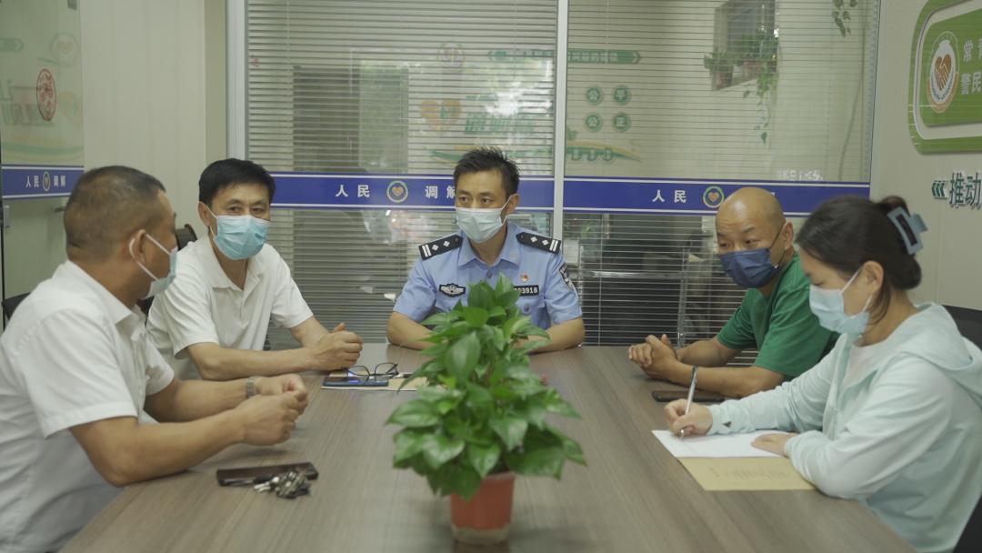 服务一方群众,公安民警用真心真情服务一方群众