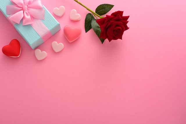 男生总是送我生活用品,男生老是送一些便宜的小礼物