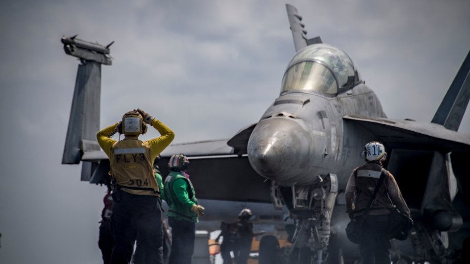 美国航母舰载机一览表,美国航母舰载机起降视频