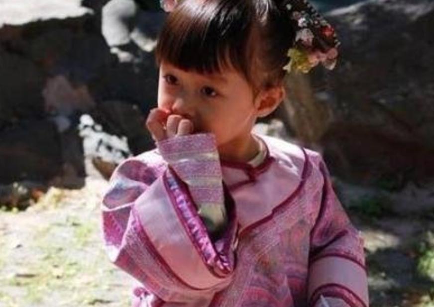 盘点10位童星今昔对比,10位长残的童星今昔对比合集