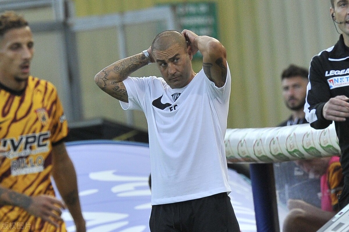 足坛十大中后卫传奇,历史足坛最佳中后卫