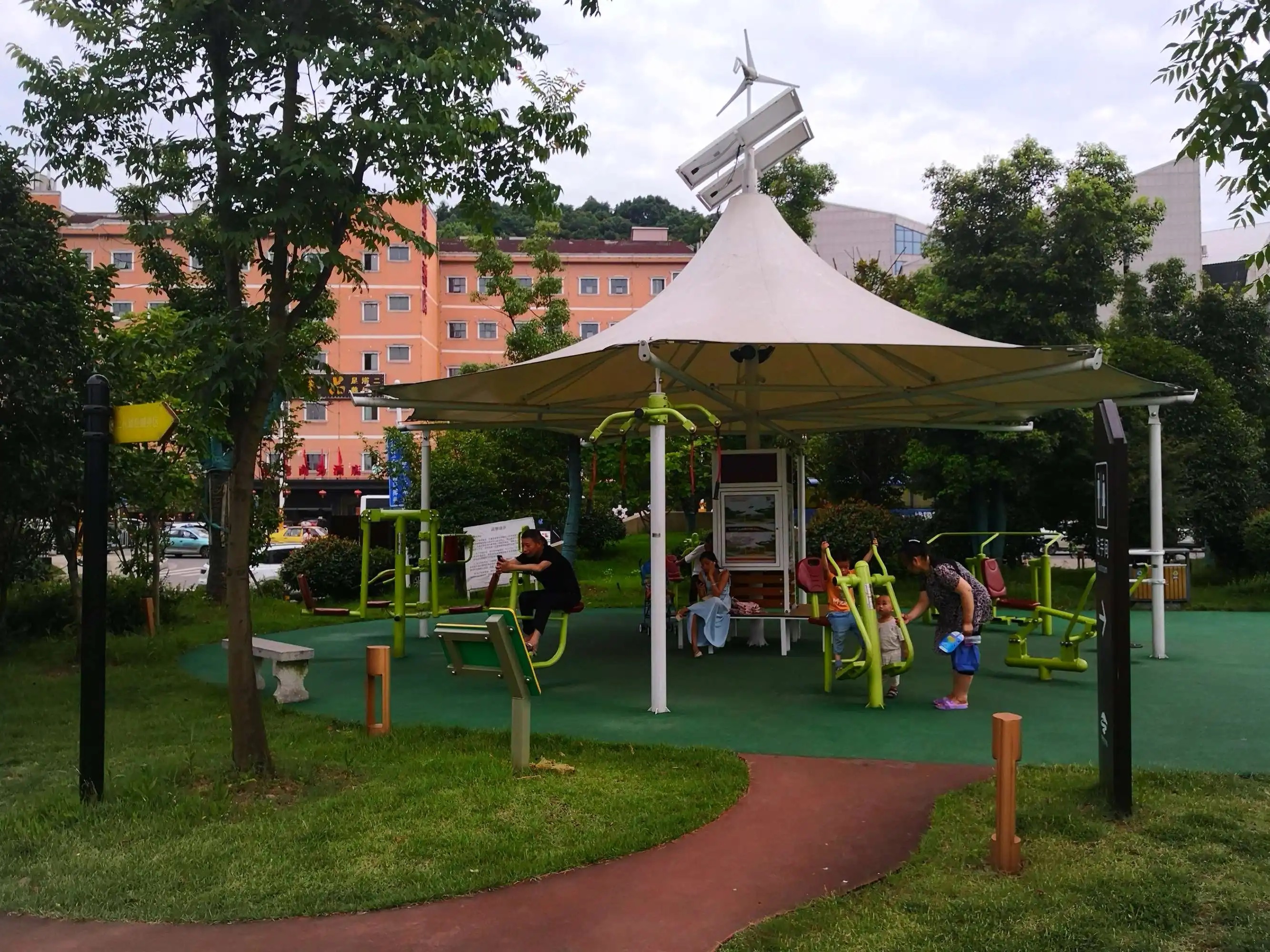 提醒孩子不要踩井盖,一定要告诉孩子井盖不能踩