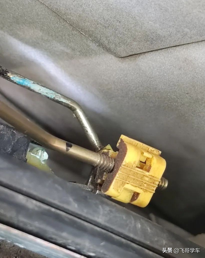 别克凯越车门锁异响和跳动,凯越锁车或者开锁反复跳动