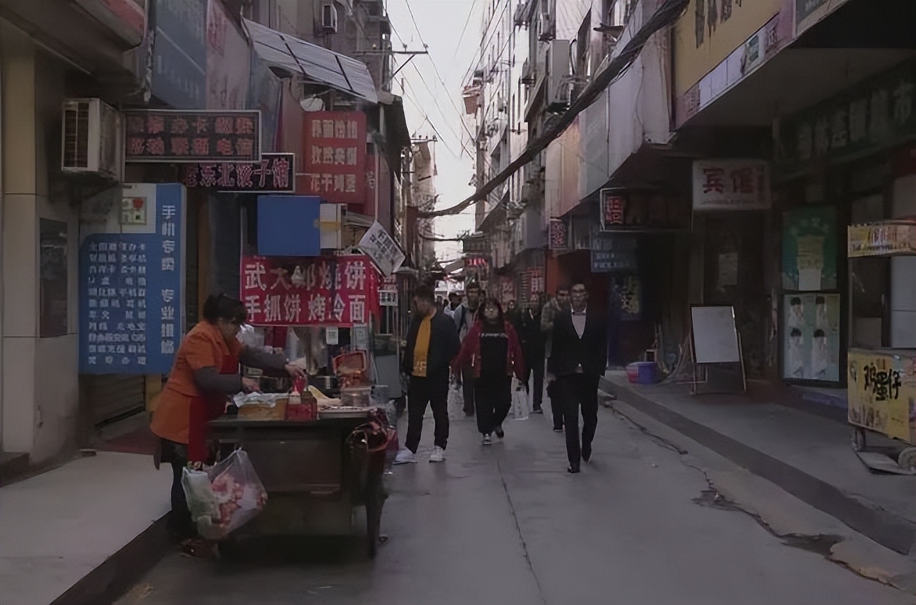 比起曾在西安徐家庄的日子，现在的生活就像是让风薅了