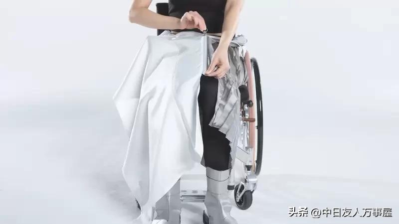 靴子口袋设计轮椅上可以轻松拿手机，来自日本设计师平林景的创意