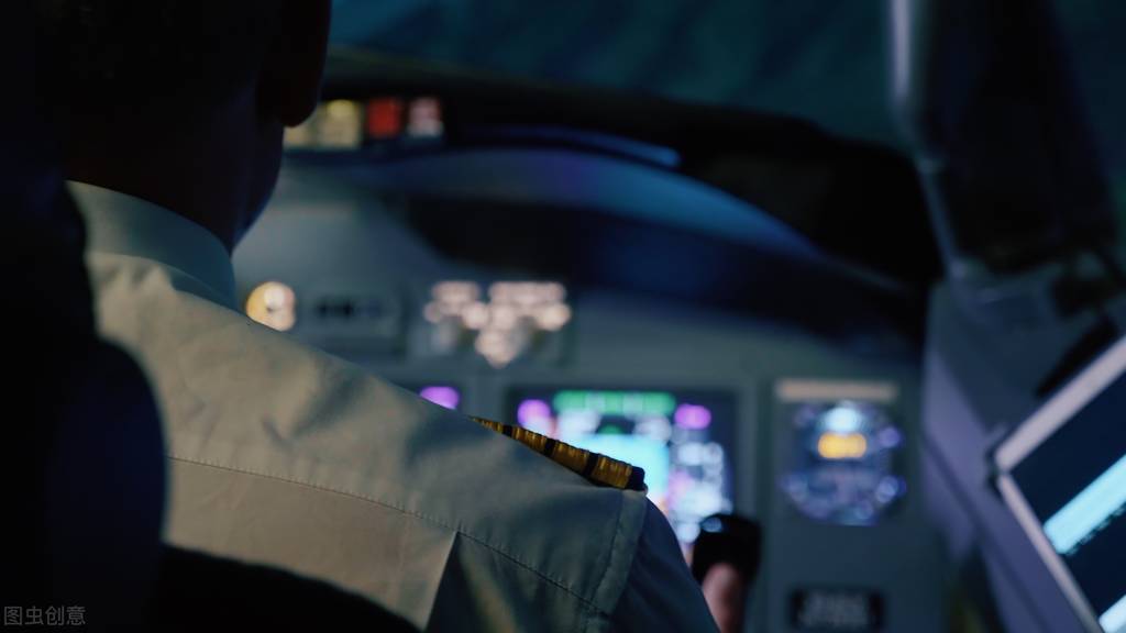 国际航班机长工资多少钱一个月,飞机机长的工资有多少