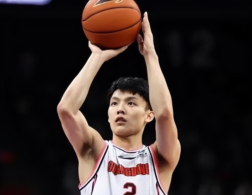 杜锋五战投进八记三分,24分7板8助杜锋有了争冠的底气