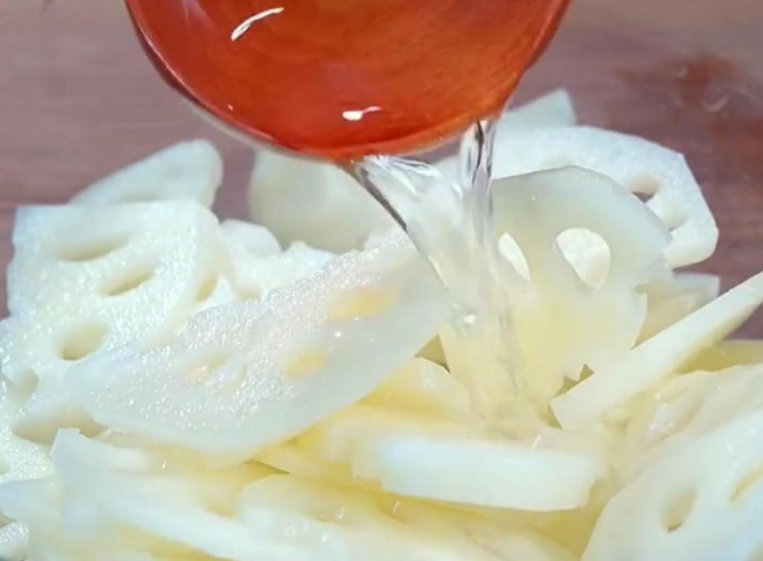 凉拌藕片,夏天凉拌藕