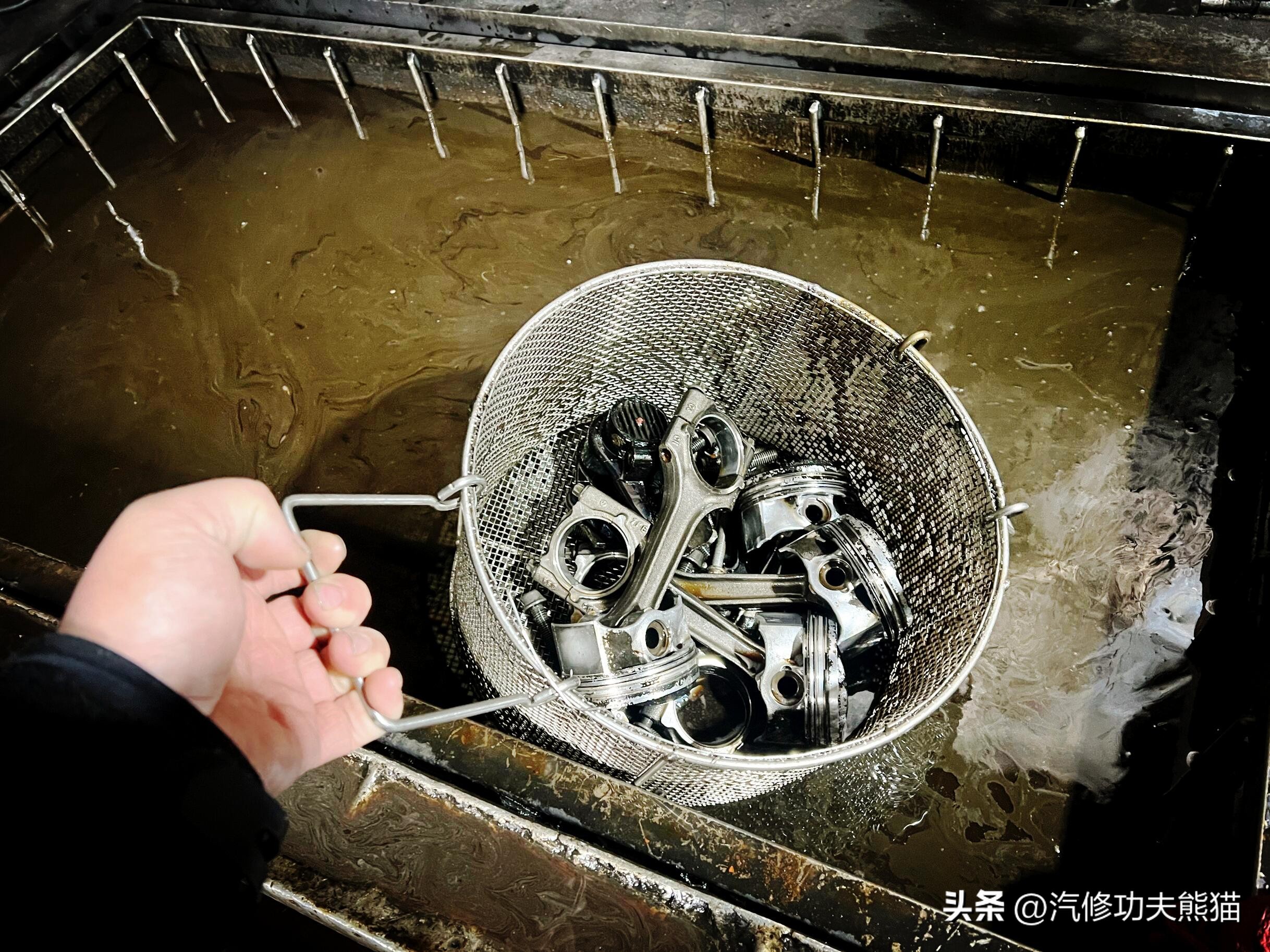 父亲老车翻新修复,父亲去世留下了的车去翻新