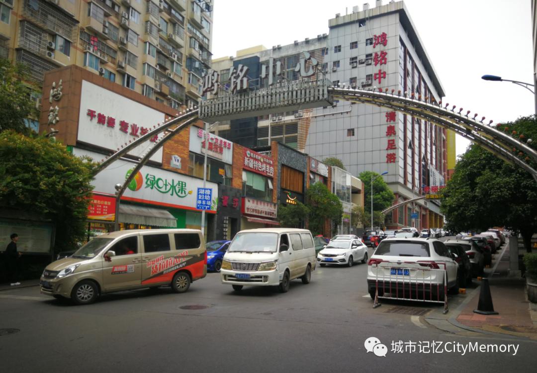 窑岭印象：有“长沙白宫”“戏窝子”，可看李谷一、张也的演出