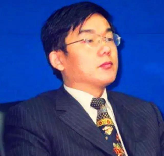 大搞权色交易，19岁参加工作，15年内贩卖情报800份获利21万美元