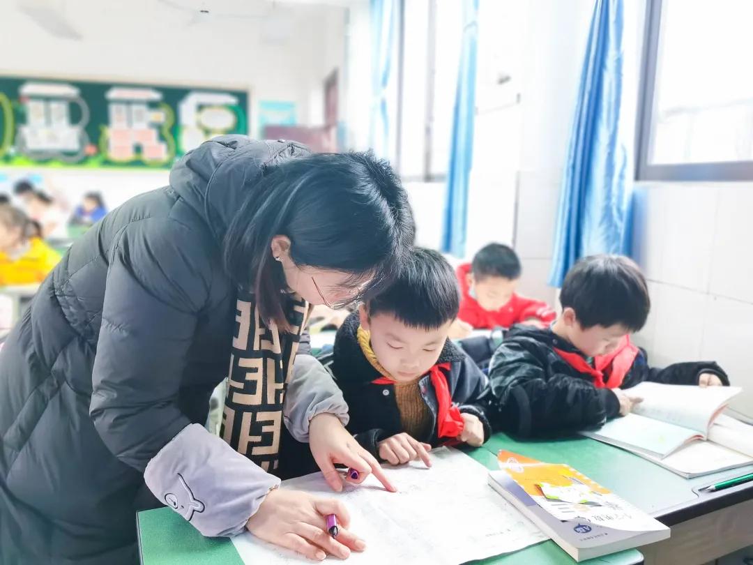 成都市双流区育英小学附近托管班,金桥中心小学被谁托管