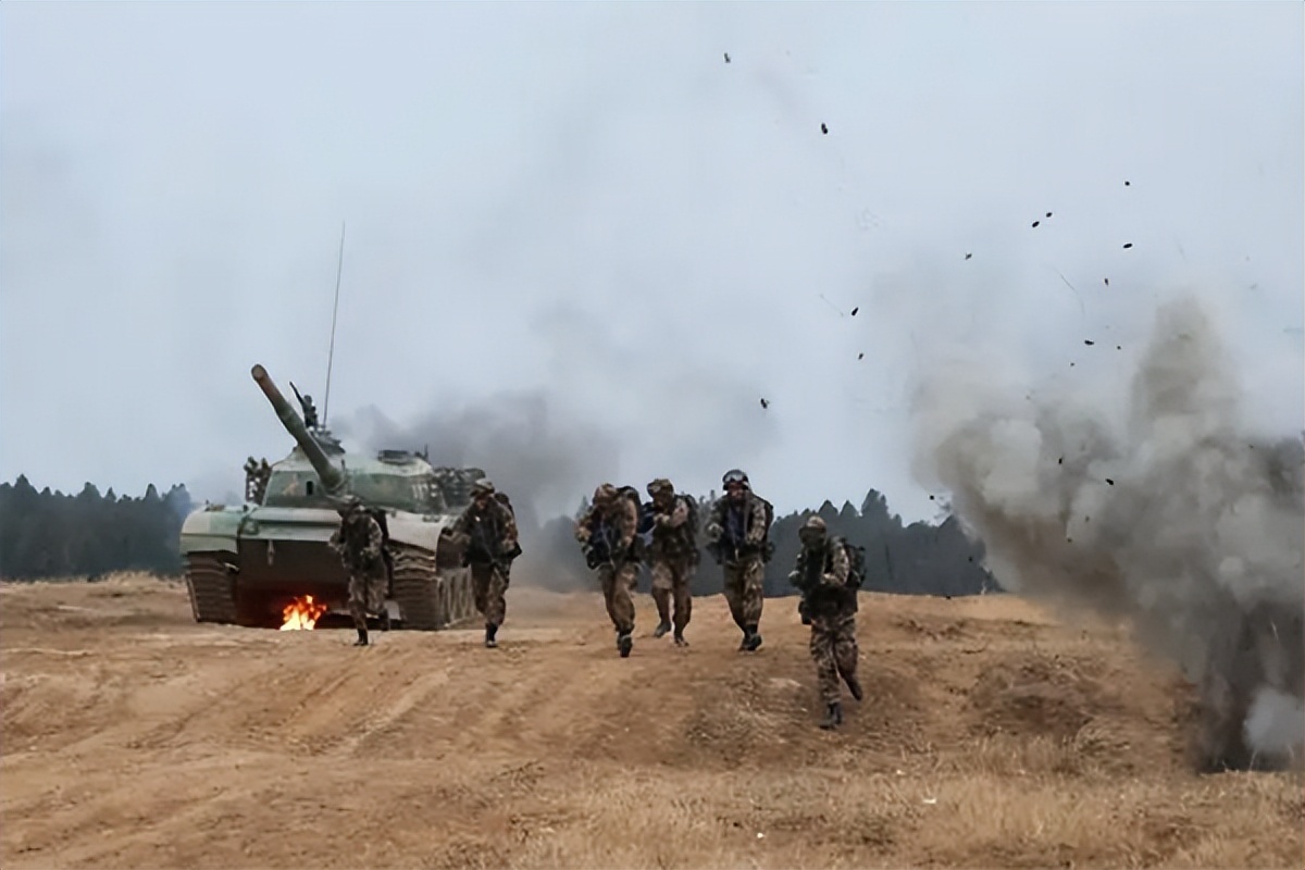 重装合成旅和机械化步兵师,中国合成营步兵连详细编制装备