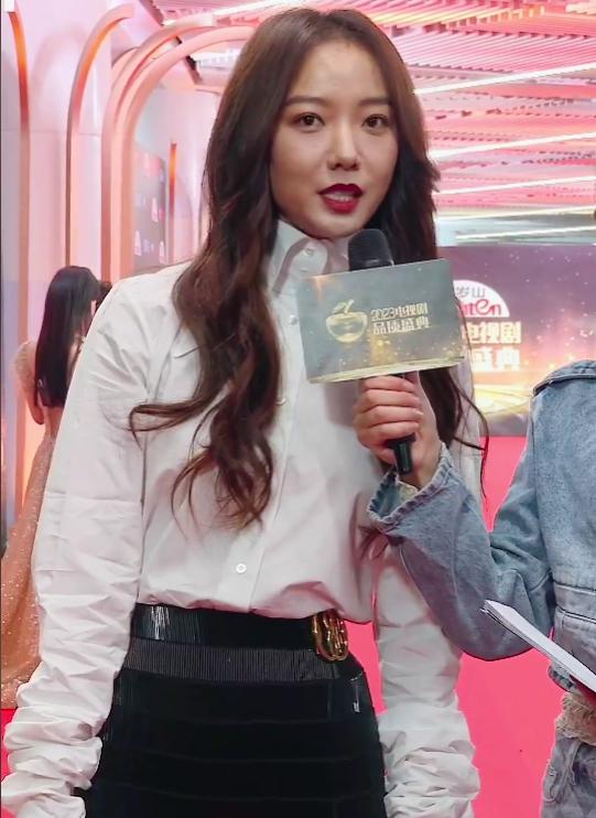 万茜张萌参加盛典的图片,李小冉出场美艳众人