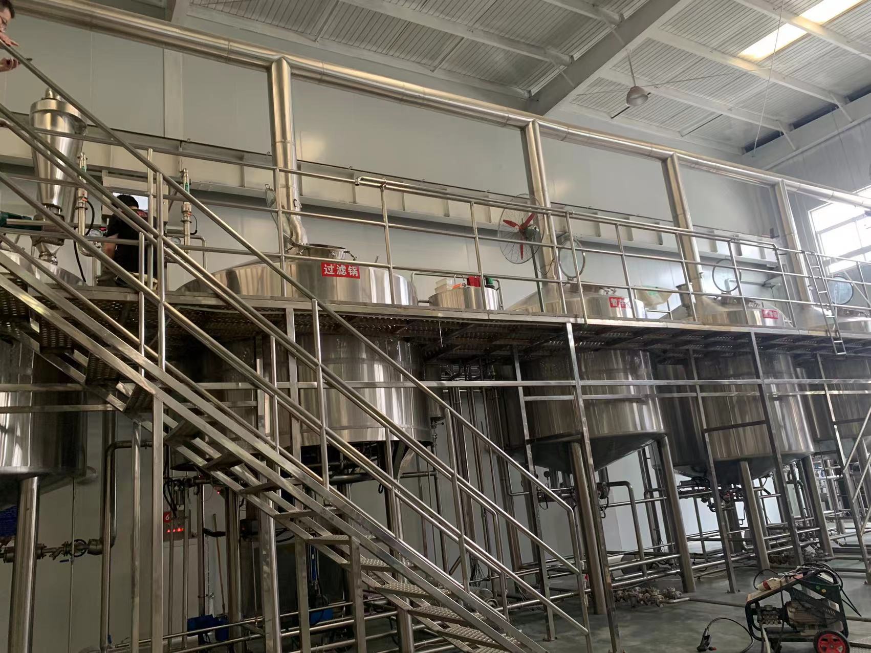 小型鲜啤酒酿造设备价格,啤酒精酿设备