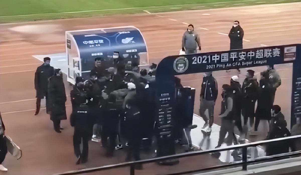 足球裁判没人敢质疑,一言难尽的赛制