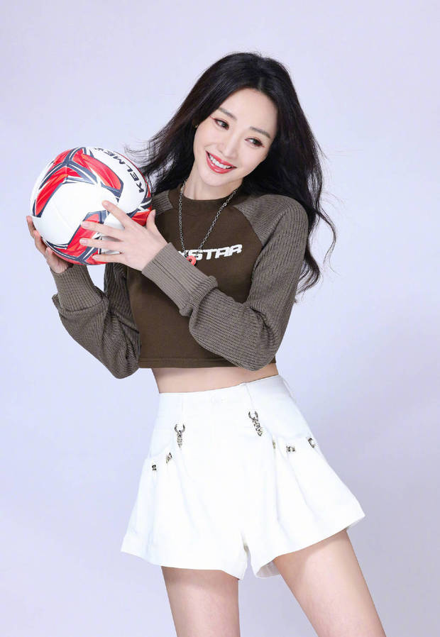 柳岩真是秒变回18岁少女,柳岩变漂亮了