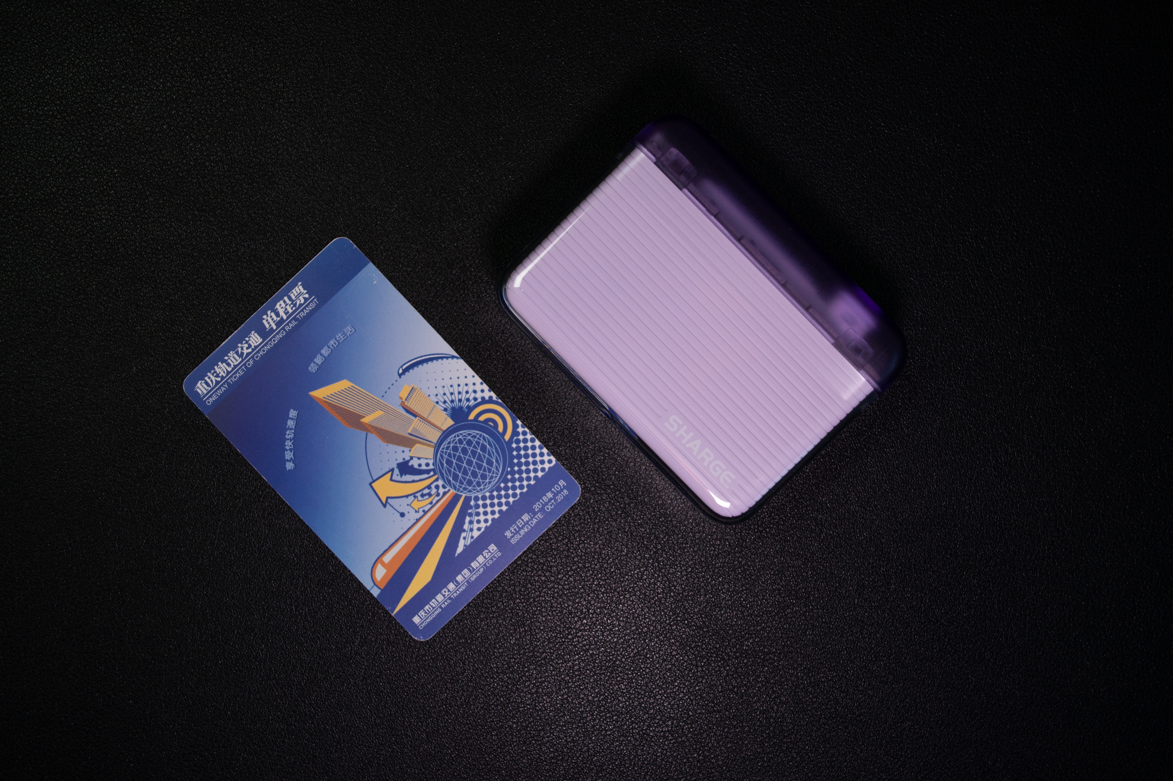 轻便型移动电源推荐,移动电源超薄小巧便携自带线