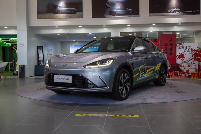 【实拍极狐阿尔法S国安版：经典黄绿配色，个性化定制销售】