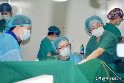 太无耻！妇产科男医生把女患者私密位照片发到网上，引发网友哗然