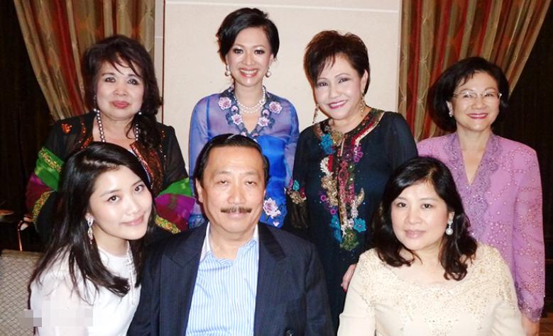 刘德华陪妻子回老家过年,刘德华陪娇妻回马来西亚过年