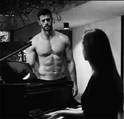 性感拉丁帅哥，曾因一系列照片引起轰动-威廉·利维