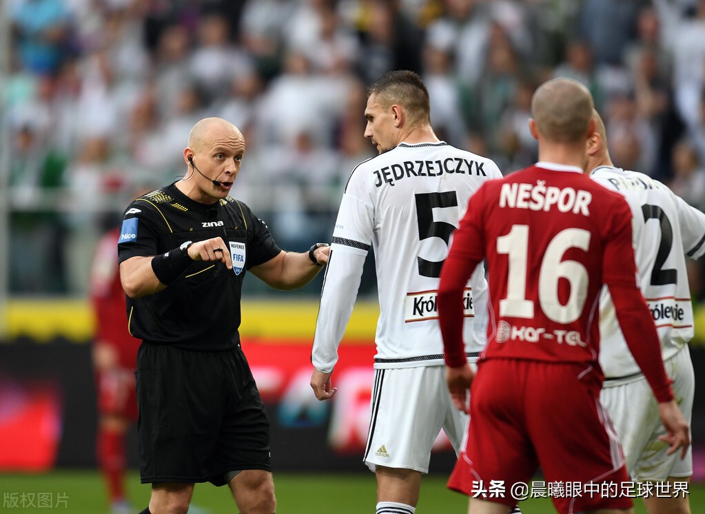 八人制足球规则有没有越位,足球规则罚角球有越位吗