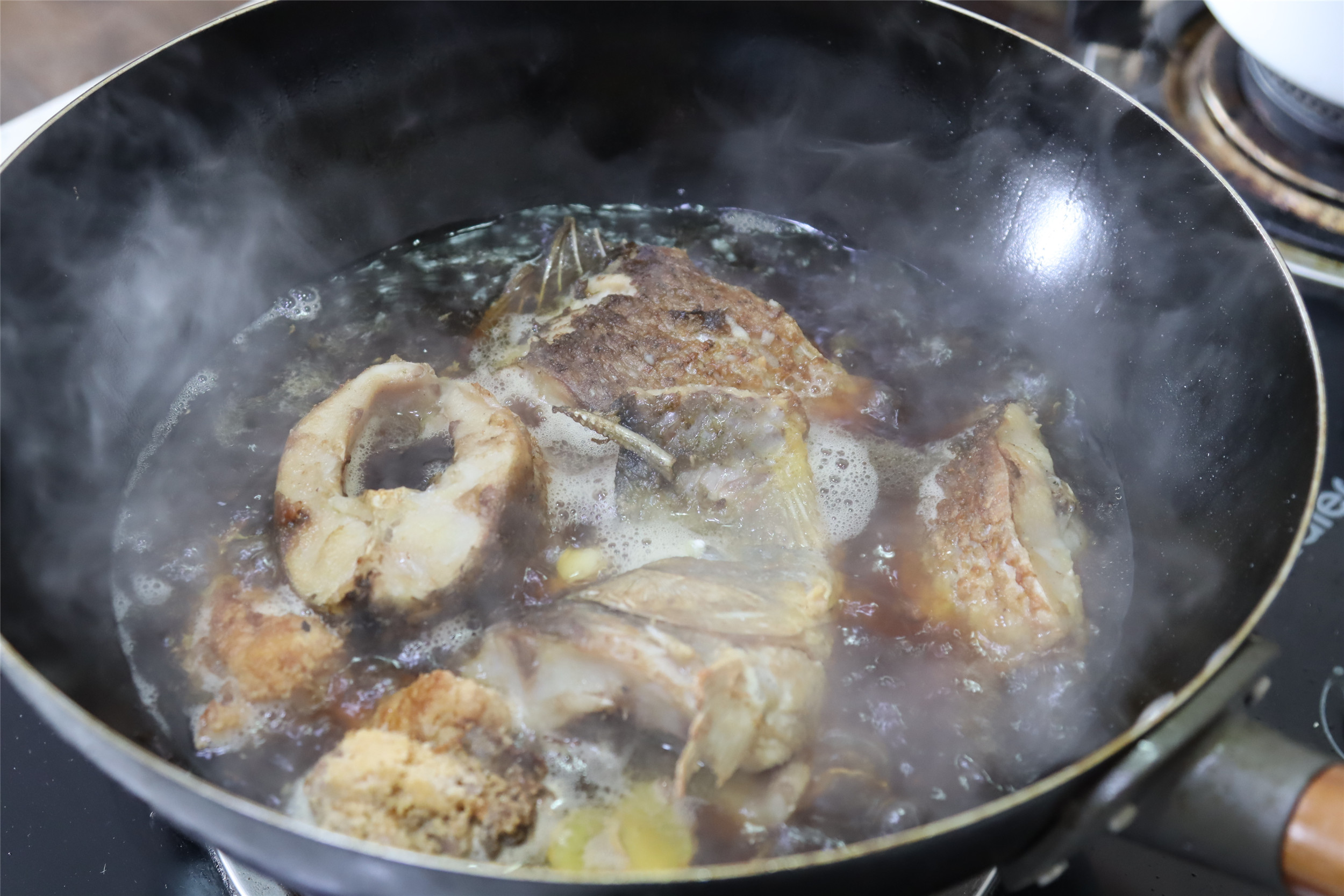 做红烧鱼最好的鱼做法,教你做红烧鱼不破皮不腥味