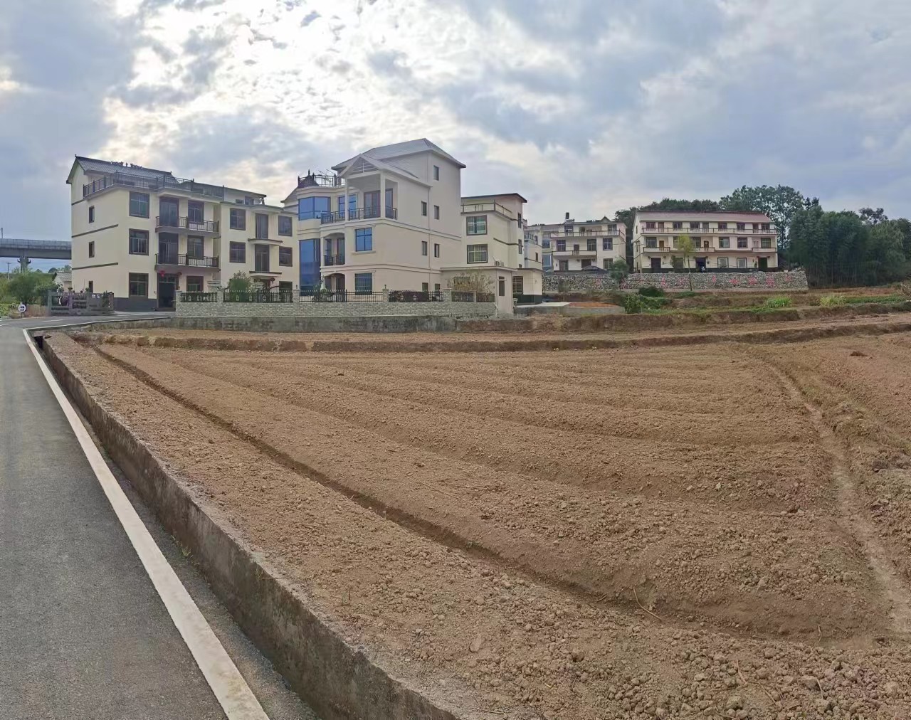 广信区石人乡：螃蟹山上“吃螃蟹”，缸瓦厂的华丽“变身”