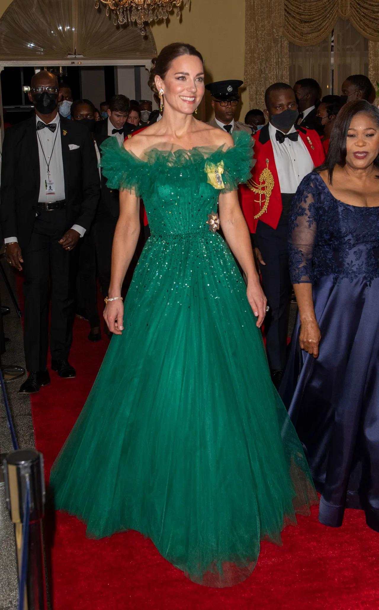 凯特王妃每年的花销,凯特王妃着装费