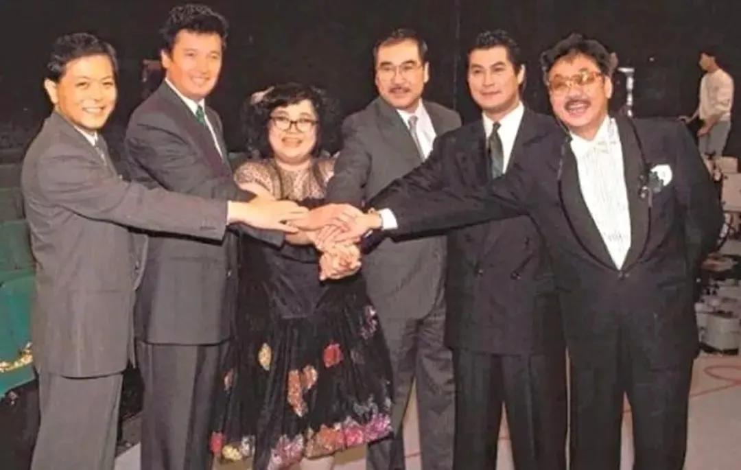 他红了30年和妻子分居却零绯闻,她红了之后