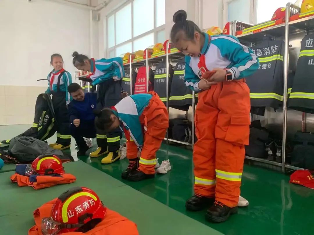 消防安全伴你童行知识小课堂,安全童行消防演练