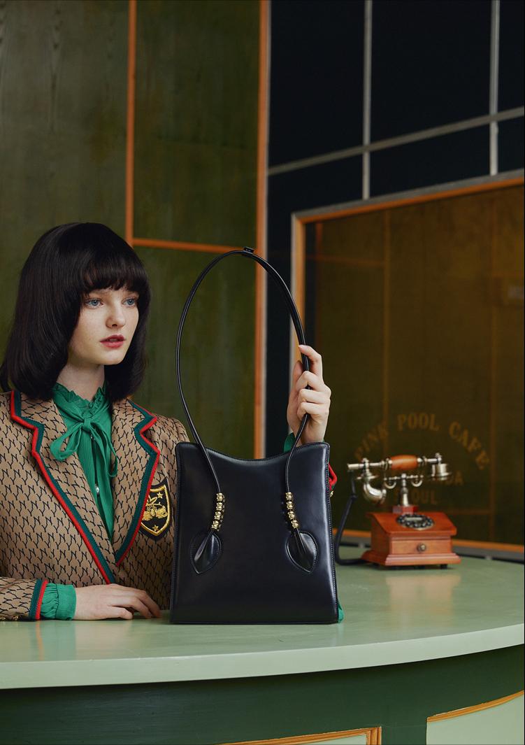 40到50岁女人适合背什么包包,40岁女性背什么牌子的包包