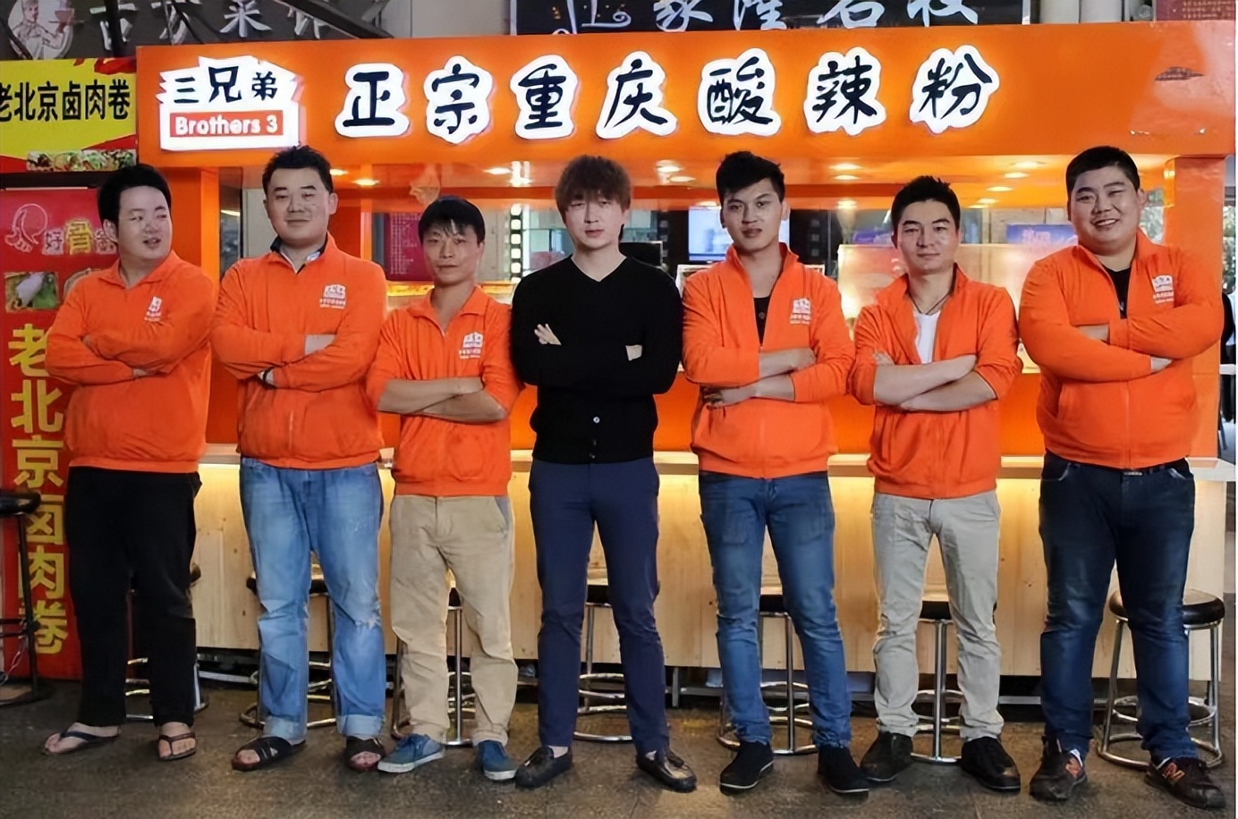 一万启动资金，靠酸辣粉营收十亿，魔都三兄弟朱冠兵的魔幻十年！