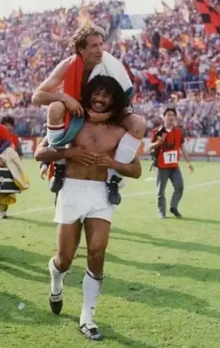 嘿这就是篮球,嘿这就是足球专题片主题曲