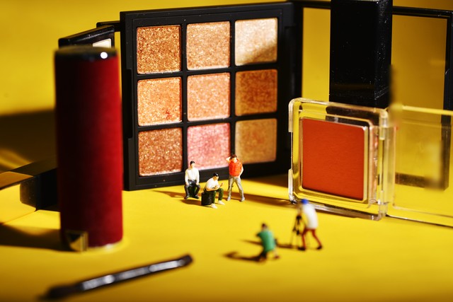 海底捞8块钱生菜，仅两片菜叶，女子疯狂吐槽，上热搜