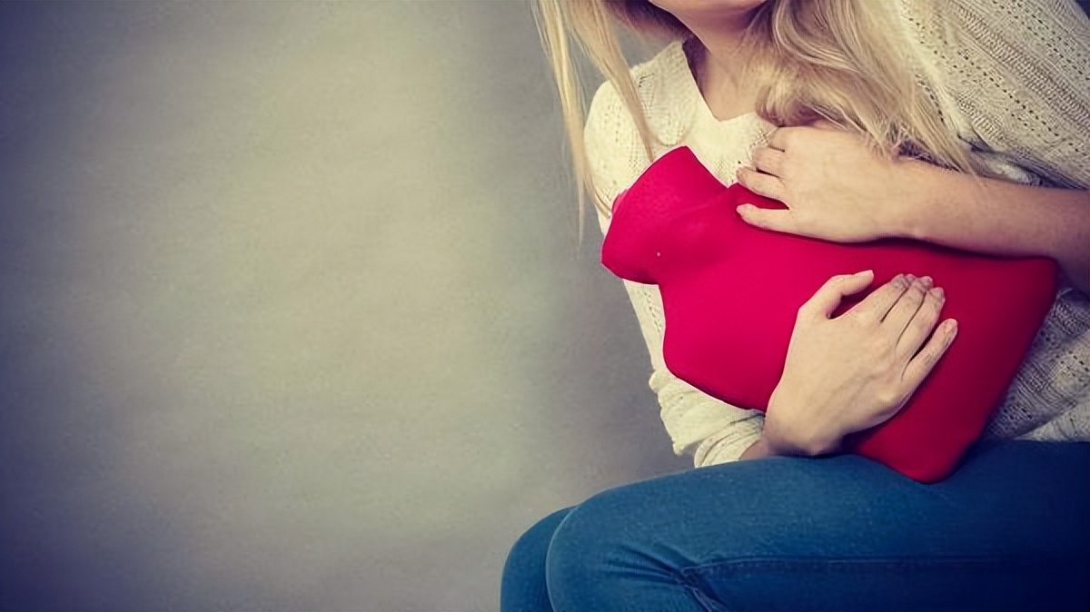 生理期量少而且有血块,生理期血不多还黑怎么办