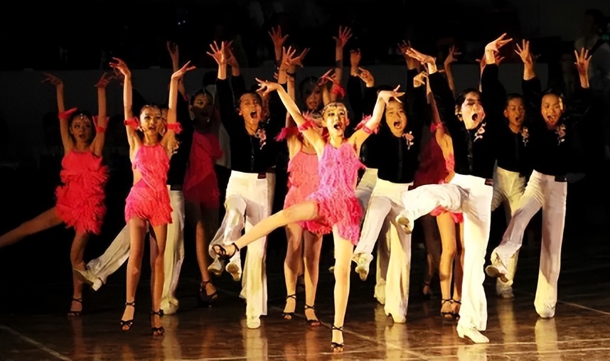 拉丁舞的概述及好处,关于拉丁舞的论文