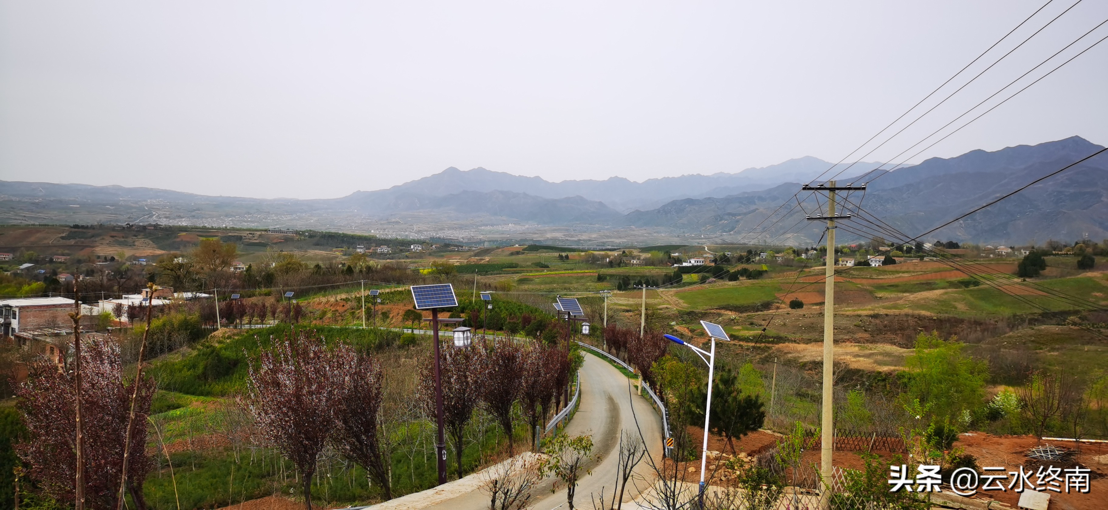 野逛桐花沟，我想欺骗一个老汉却被识破，不料却发现了一个峪口