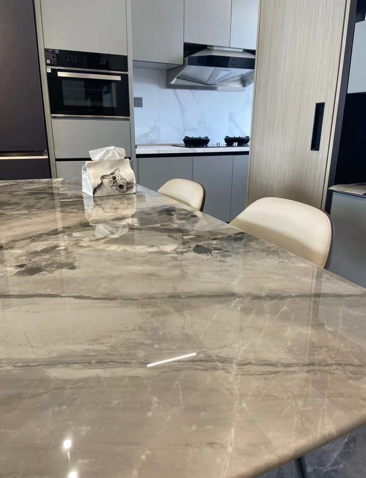 岩板餐桌使用过程中会裂吗,岩板餐桌角裂了