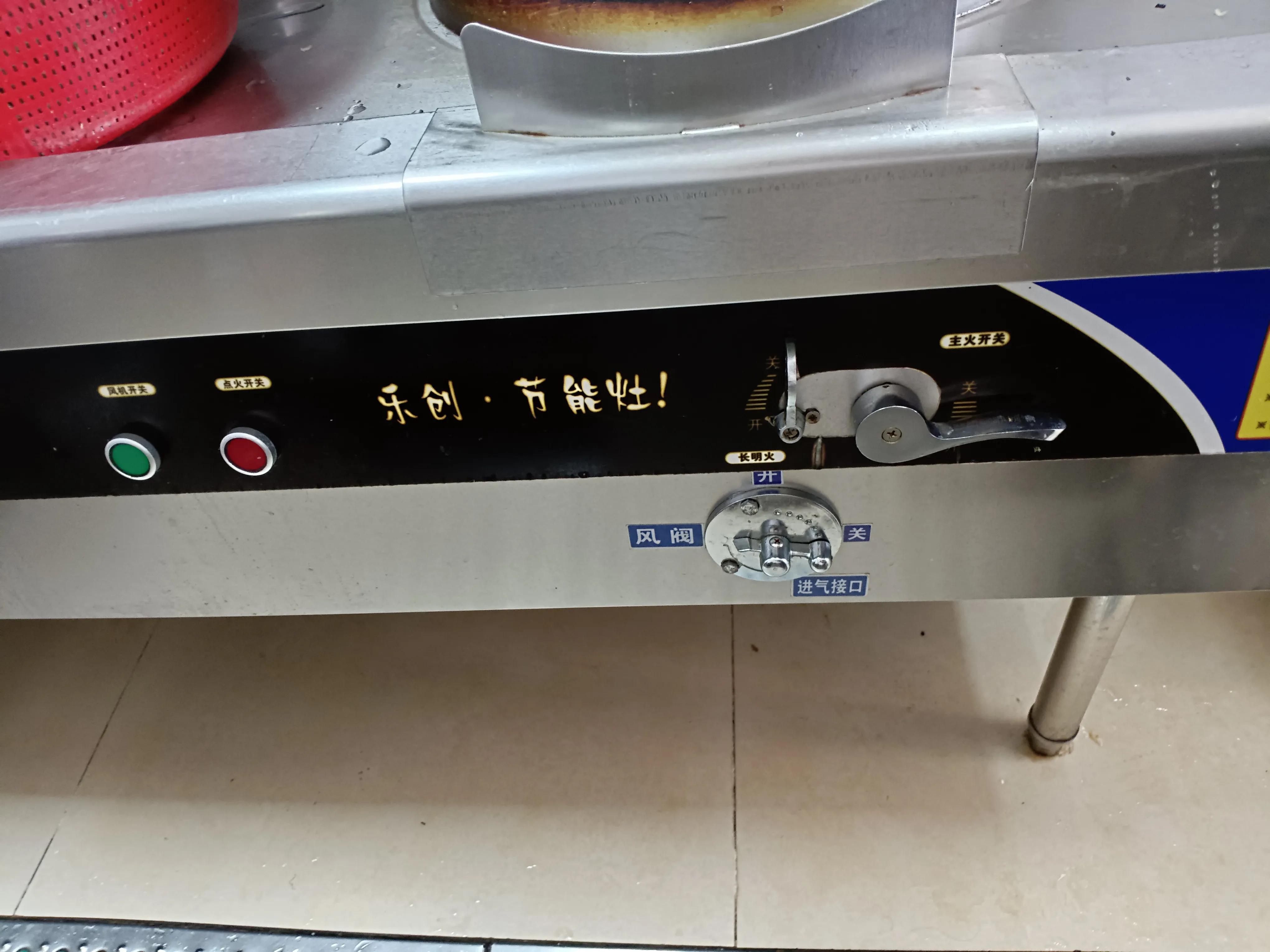 煤气灶打不着火要更换哪个器材,煤气灶换新小炉盖打不着火