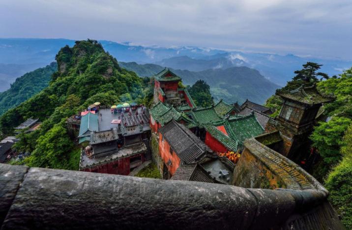 中国“难爬”的6座名山，趁还年轻去爬一次，去过3个算厉害了