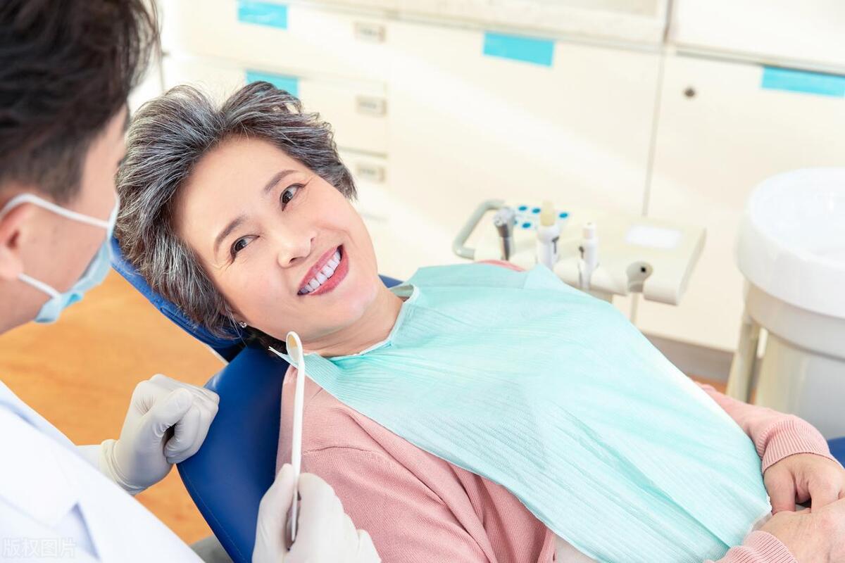 口腔诊所贵还是医院看牙贵,口腔门诊看牙医收费吗