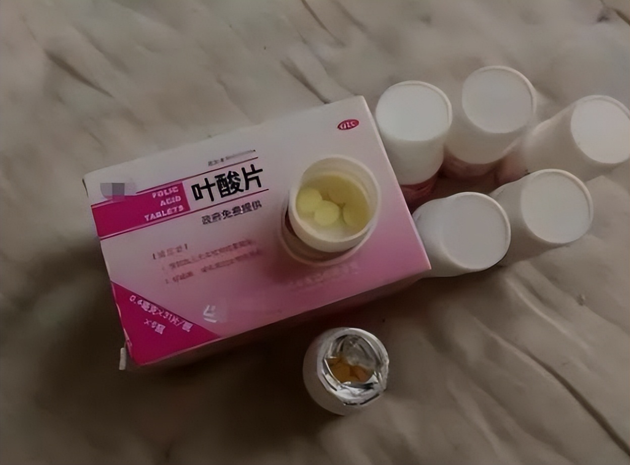 40岁女性可以每天吃一片叶酸吗,女性每天吃一片叶酸坚持半年