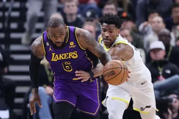 湖人vs灰熊g6老詹加时怒吼替补席,老詹狂砍40分带领湖人结束四连败