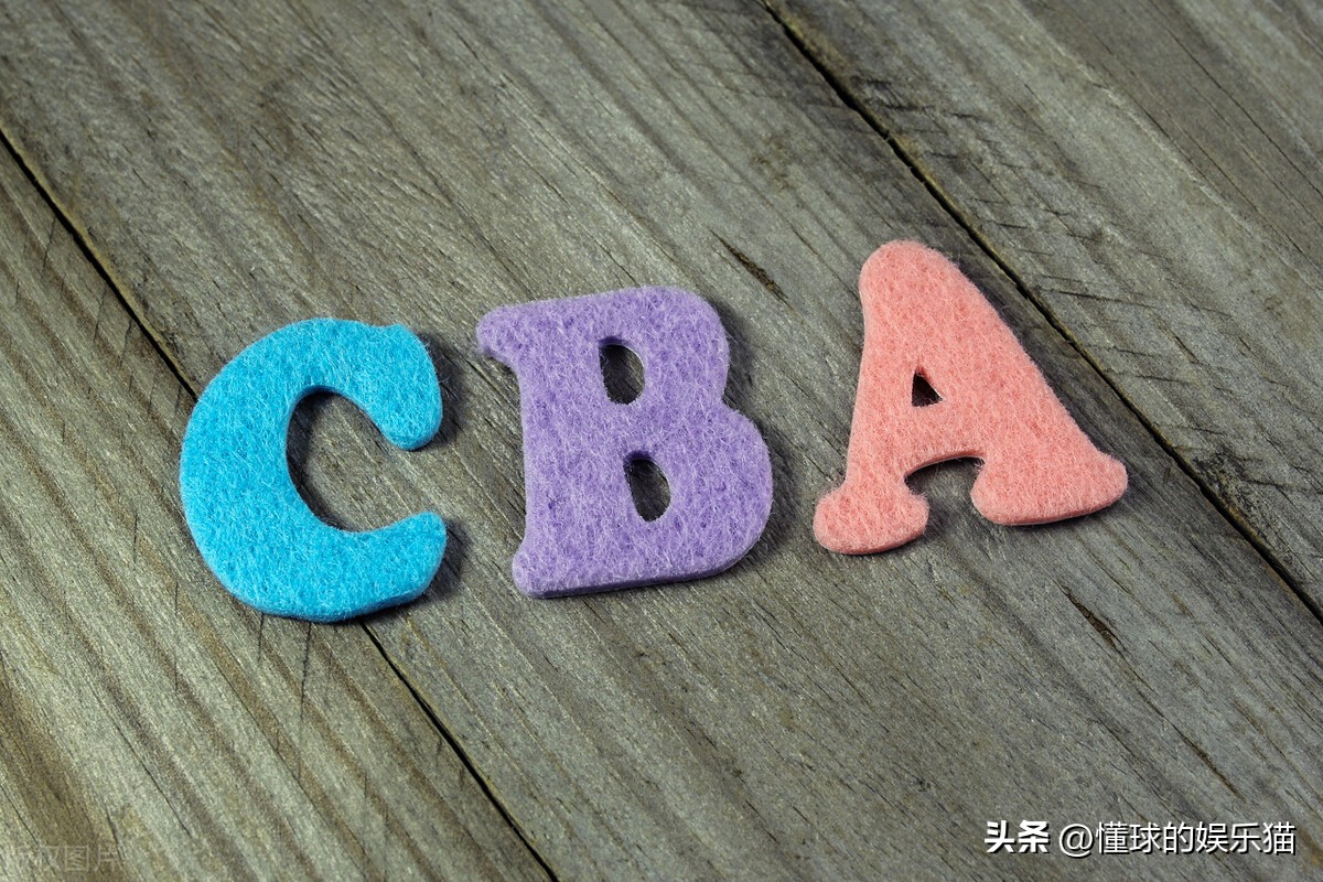 杨鸣作为队员夺得总冠军时的表现,杨鸣吐槽自己当教练