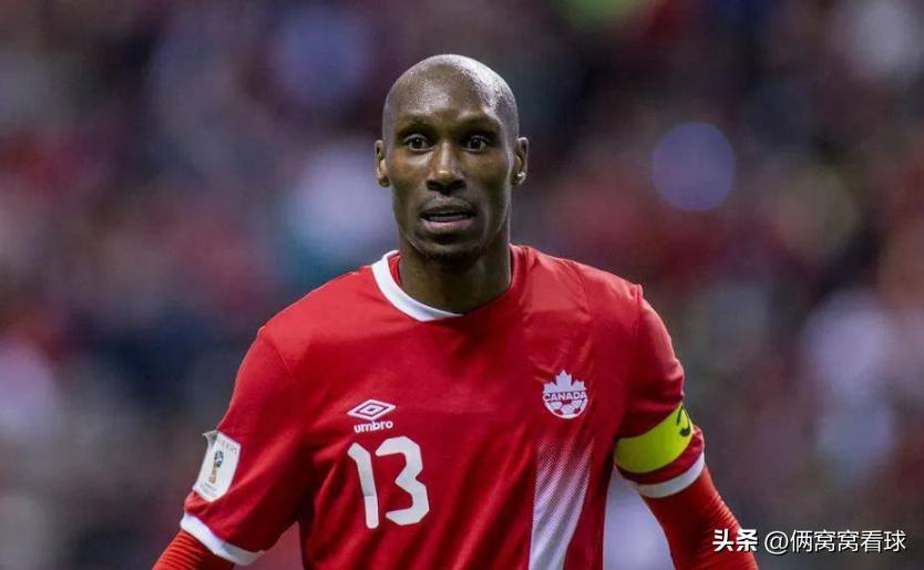 世界足坛致敬马拉多纳,足坛众星致敬布冯