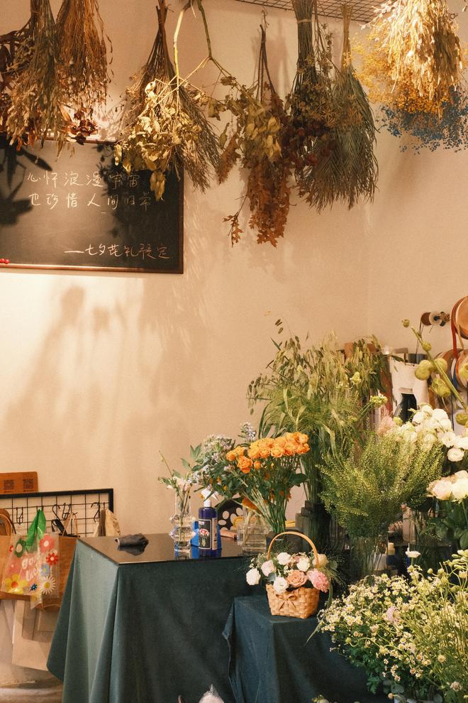 佛山70后老板打造300平书店弧形落地窗美翻了