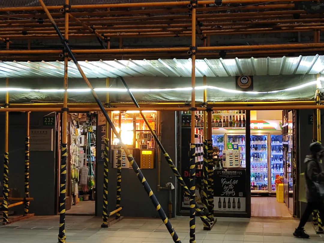 梧桐区的五金店,都是长久又顽强的存在